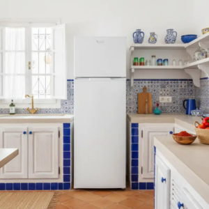 frigidaire condor blanc dans une cuisine